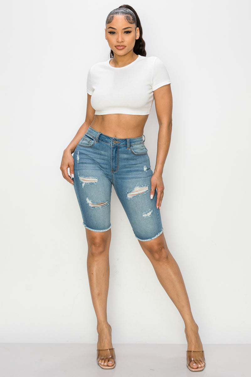 Lucy - High Rise Destructed Fray Bermudas