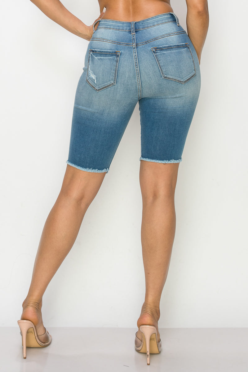 Lucy - High Rise Destructed Fray Bermudas