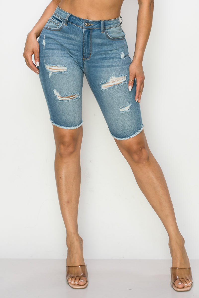 Lucy - High Rise Destructed Fray Bermudas