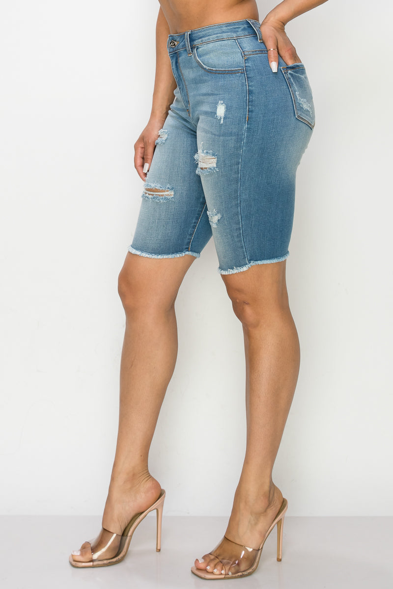 Lucy - High Rise Destructed Fray Bermudas